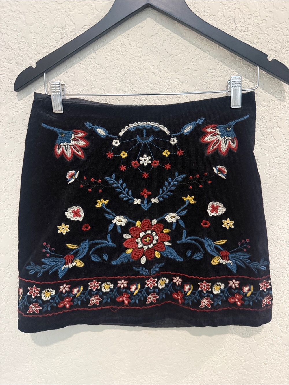 Embroidered Black Floral Mini Skirt Miami M